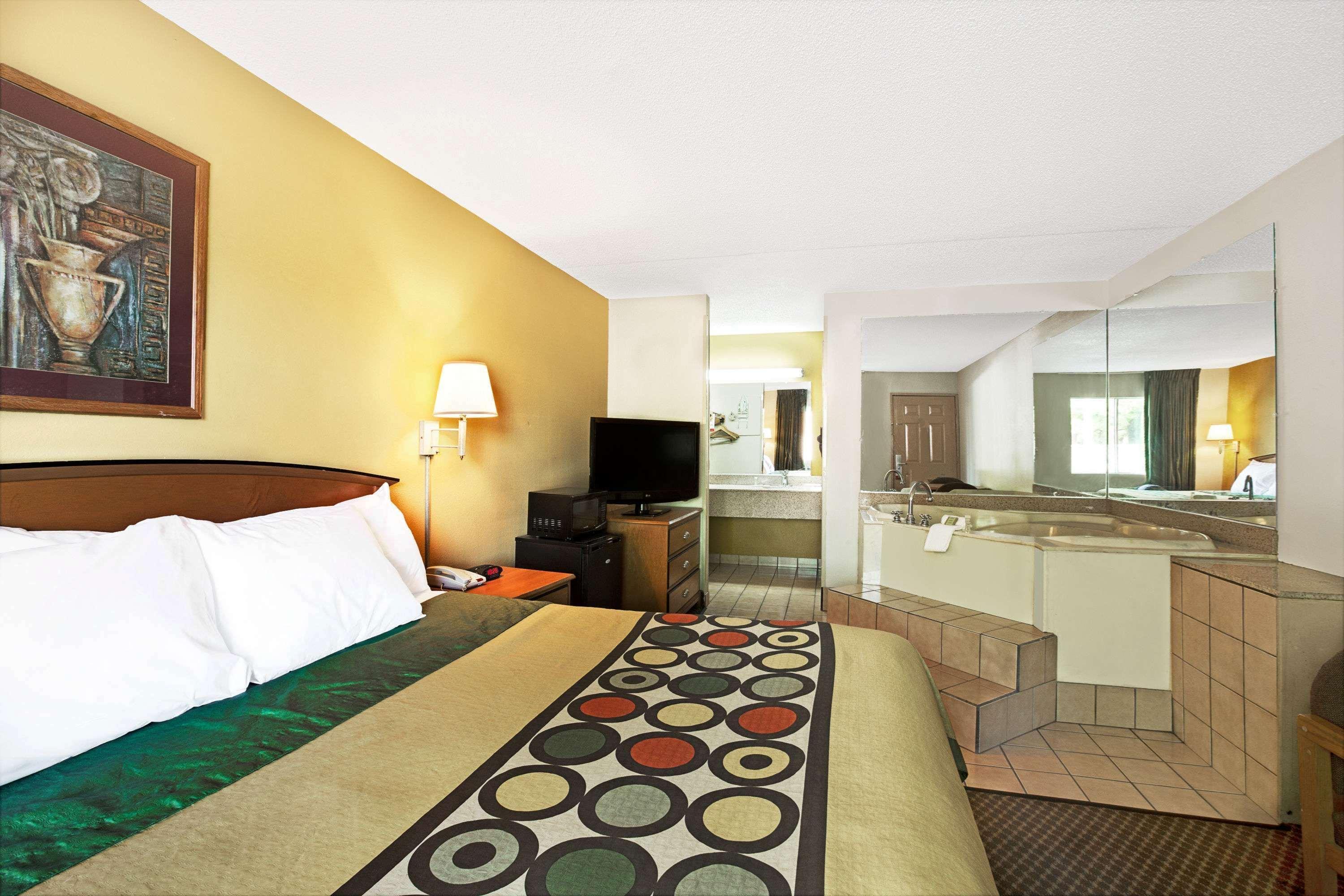 Super 8 By Wyndham Charlotte Downtown Area Motel Exterior foto