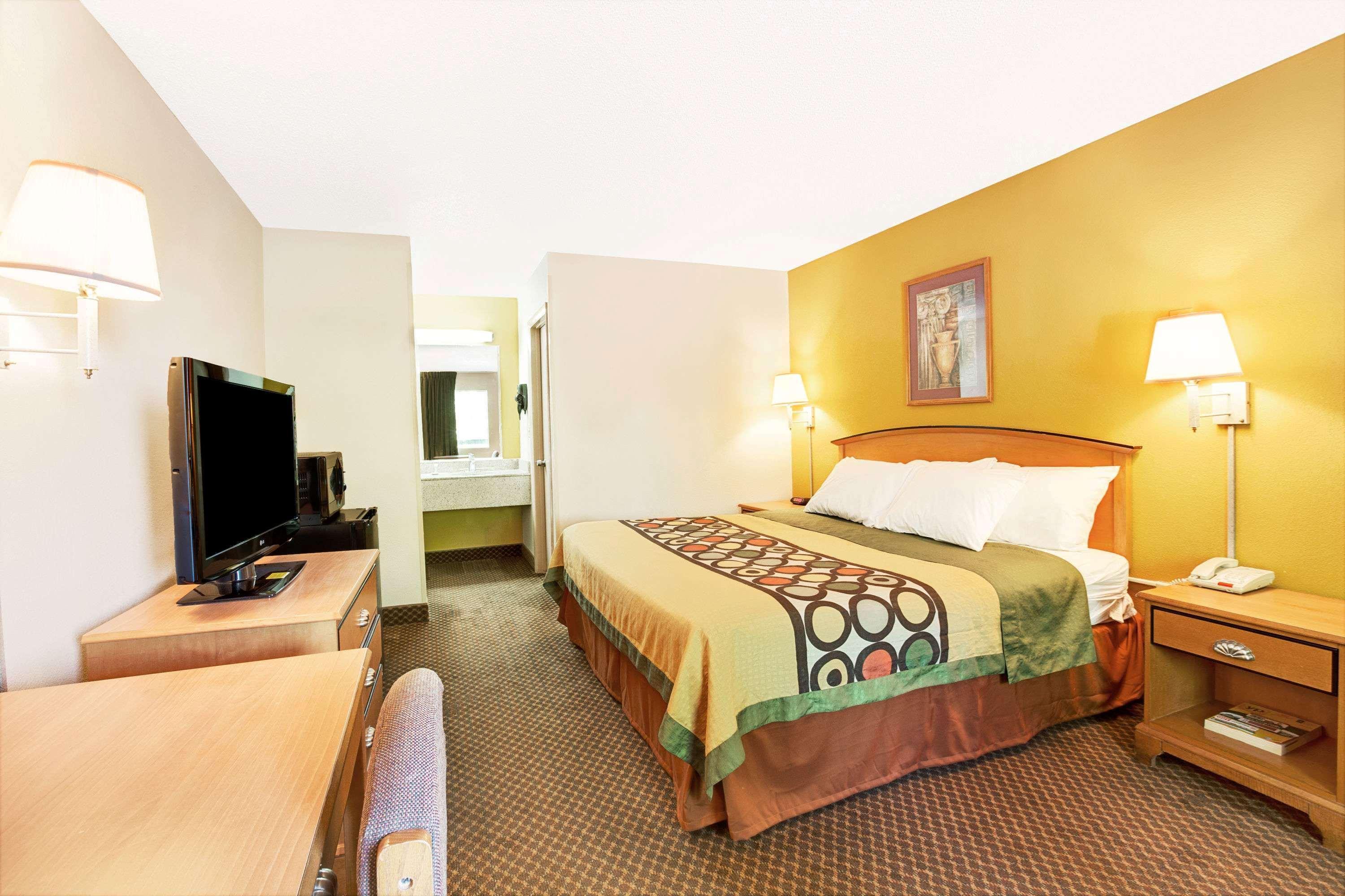 Super 8 By Wyndham Charlotte Downtown Area Motel Exterior foto