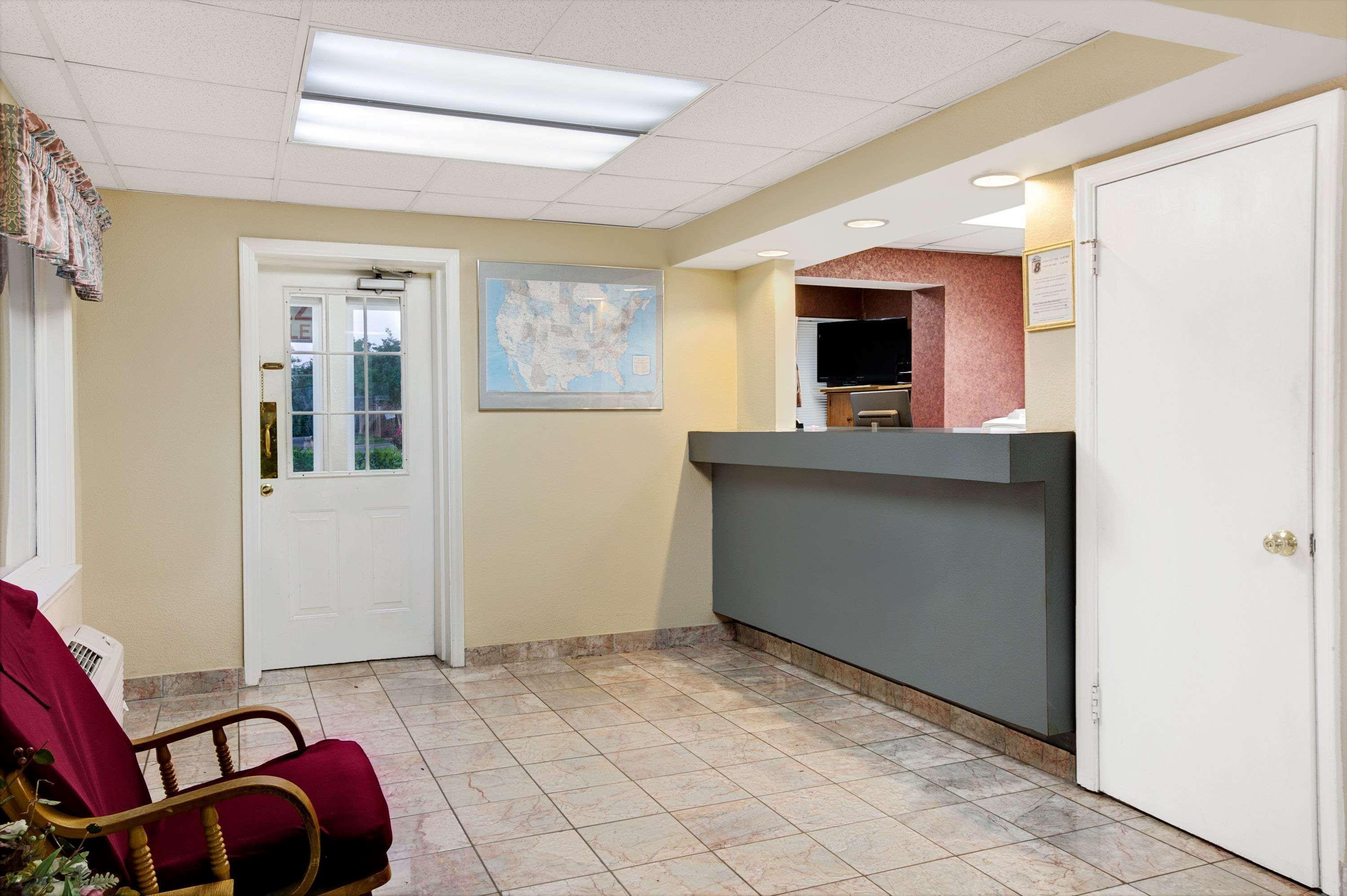 Super 8 By Wyndham Charlotte Downtown Area Motel Exterior foto
