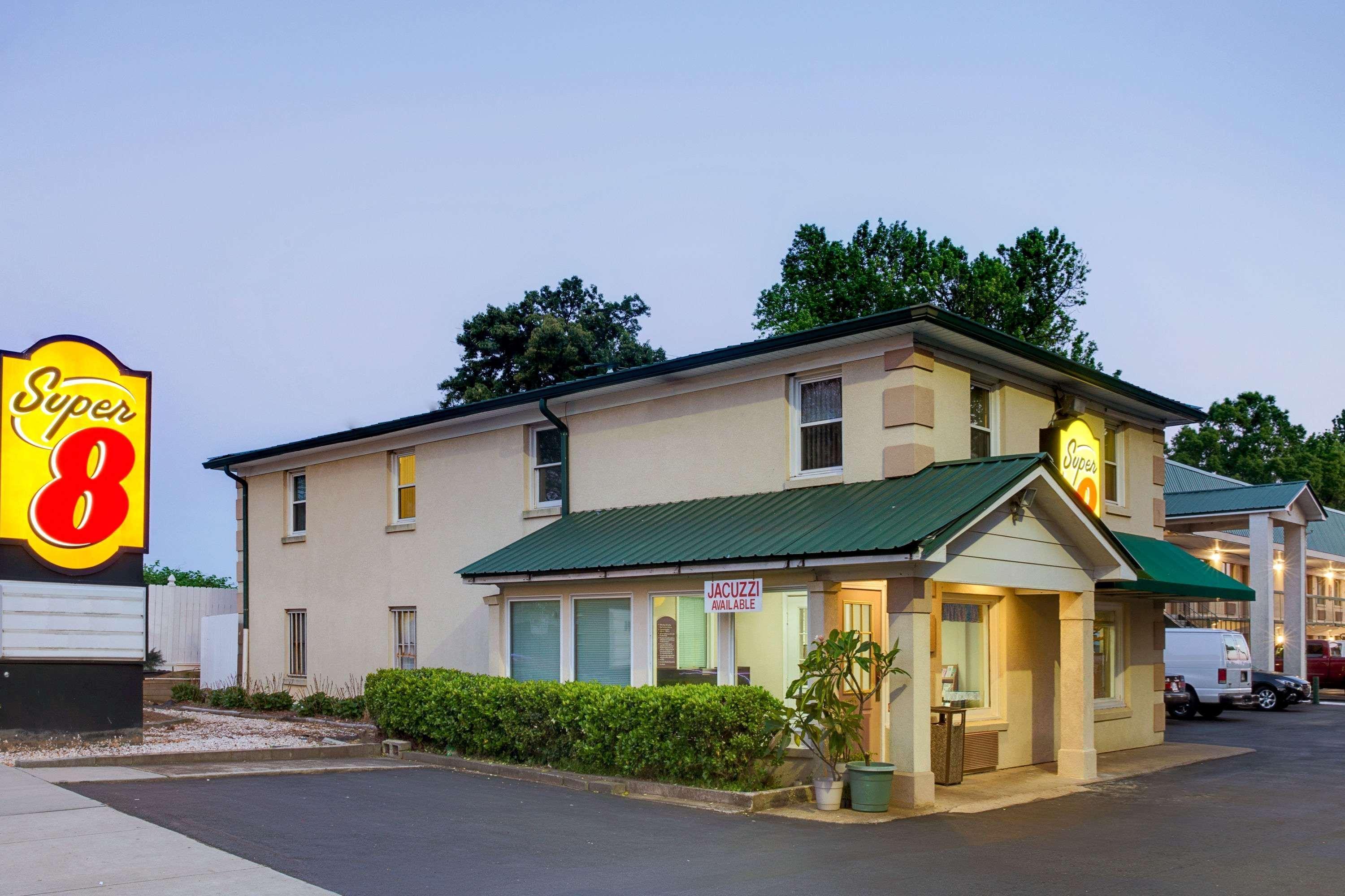 Super 8 By Wyndham Charlotte Downtown Area Motel Exterior foto