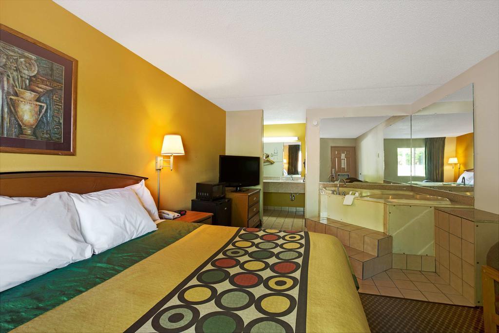 Super 8 By Wyndham Charlotte Downtown Area Motel Exterior foto